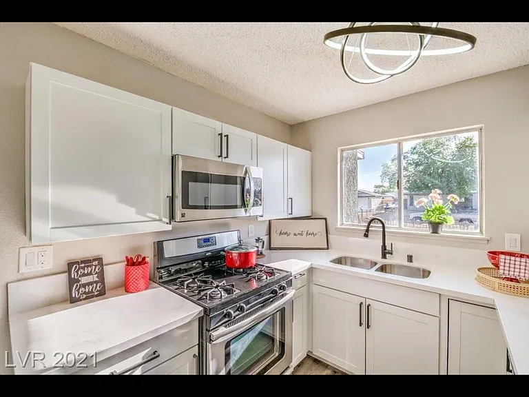 3124 Van Der Meer St — Photo 7
