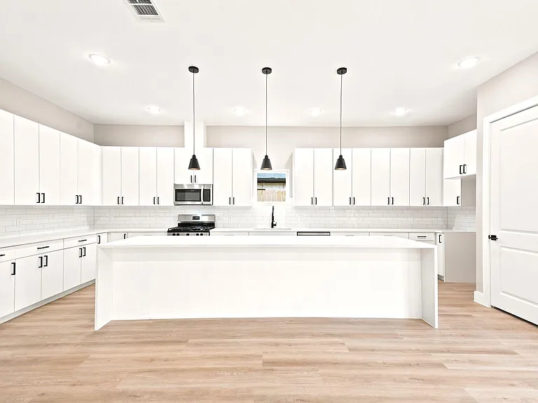 2610 Liguria Ln — Photo 9
