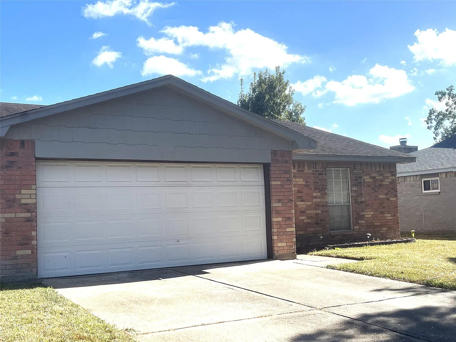 3 bed, 2.0 bath, 1322 sqft, $1,900 — Photo 2