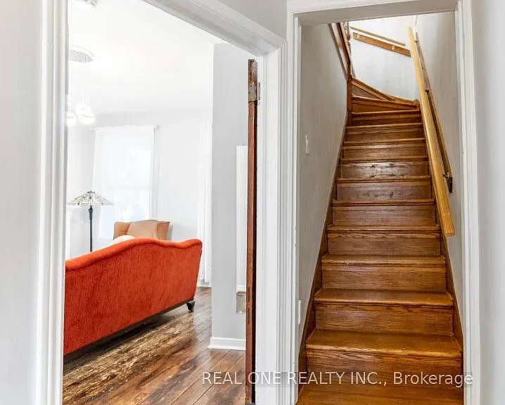 118 Queen St S #1 — Photo 16
