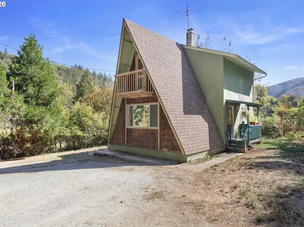183 Ecklund St, Canyonville, OR 97417