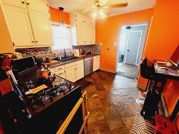 2nd image of 1809 W Avenue H