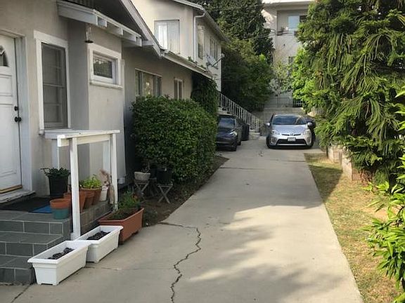 3rd image of 3536 Clarington Ave #3536