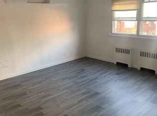 39-42 213 #2, Bayside, NY 11361