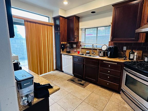 3rd image of 2097 Lake Shore Dr Unit B