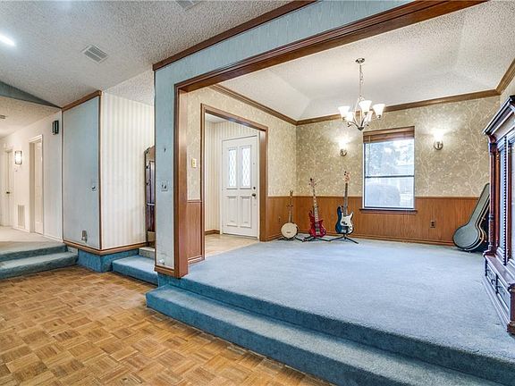 5th image of 546 Marcus Dr