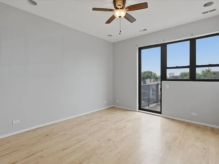 1649 W Cortland St — Photo 29