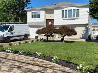 821 Woodrow Rd, Staten Island, NY 10312