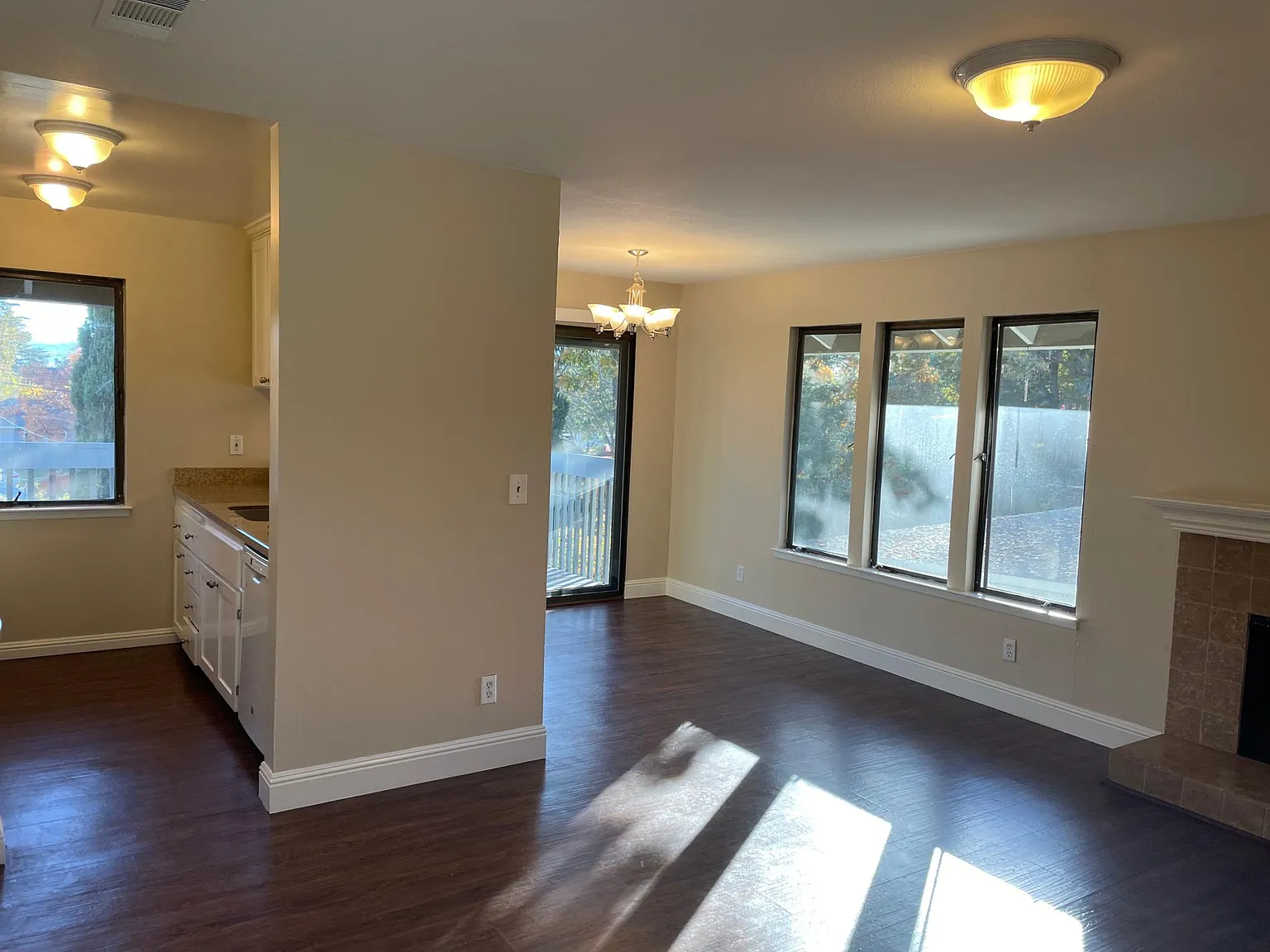 2 bed, 1100 sqft, $2,675 — Photo 2