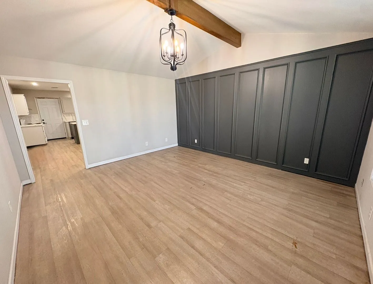 1723 N Tallowood Drive — Photo 1