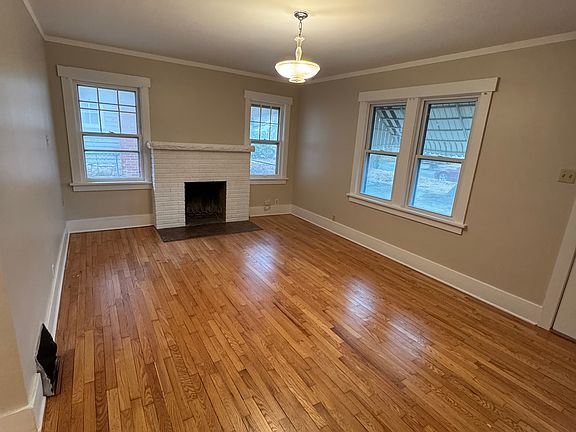 2nd image of 1014 SW Medford Ave