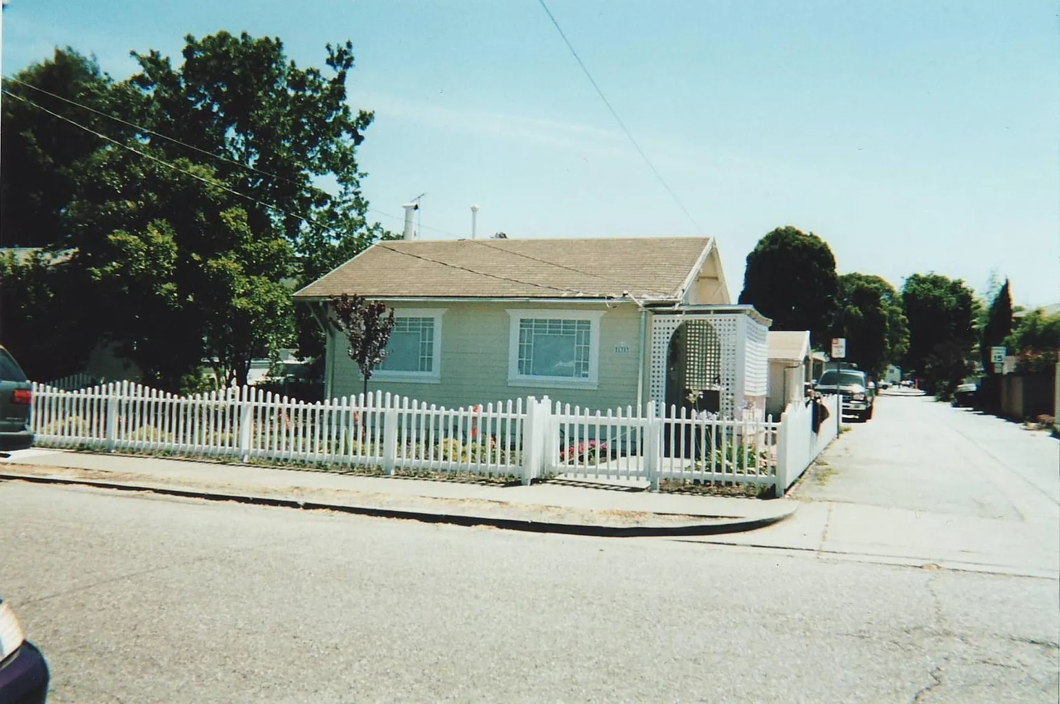 630 Clinton St photo 1