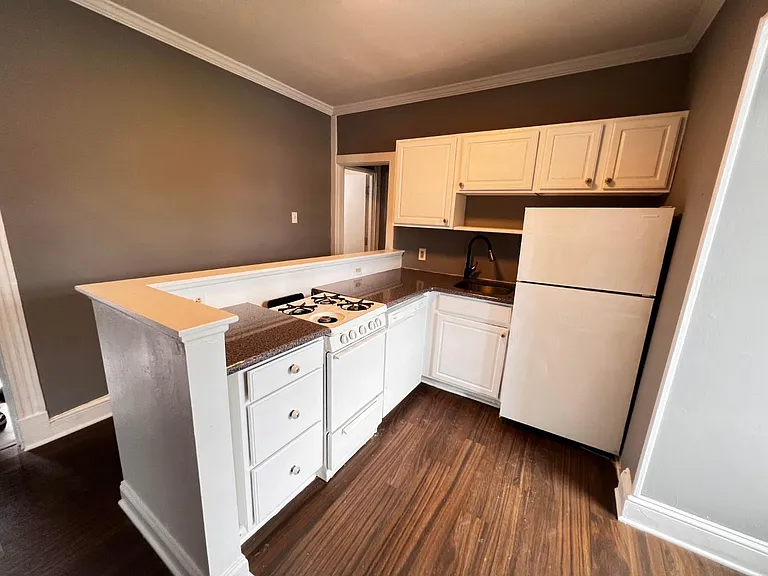 406 N Queen St #4 — Photo 7