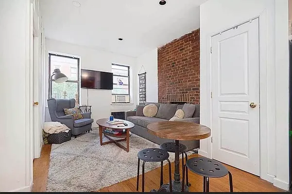 Rented by Compass | media 24