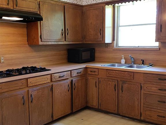 3rd image of 714 E Vista Dr