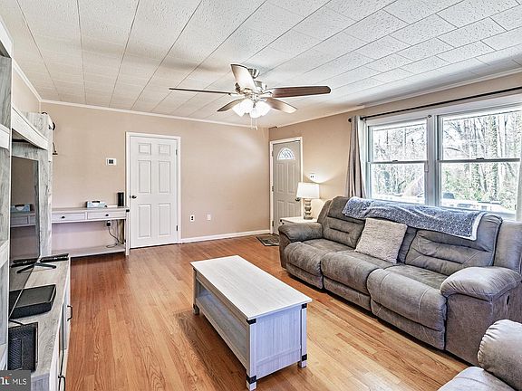 2nd image of 26 Oakdale Ln
