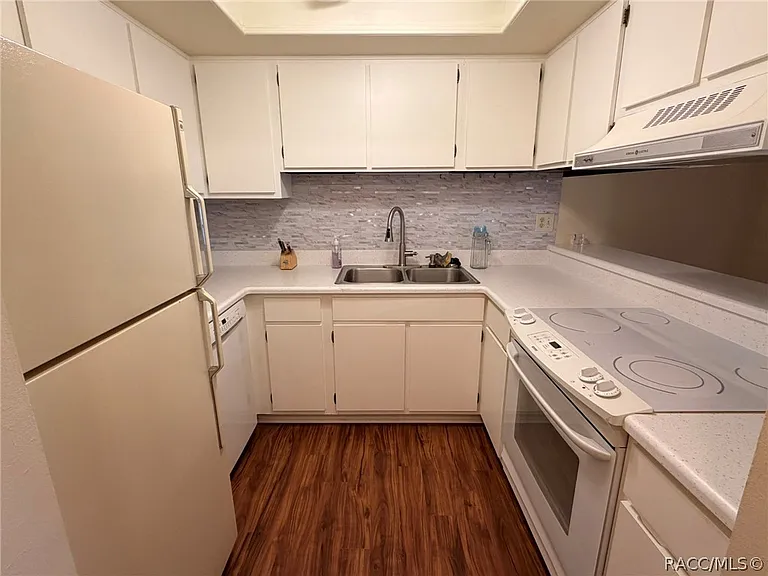 2400 Forest Dr #260 — Photo 4