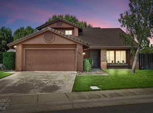 121 Quail Hollow Dr, Galt, CA 95632
