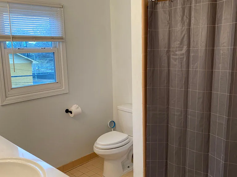 229 Maple St NW — Photo 9