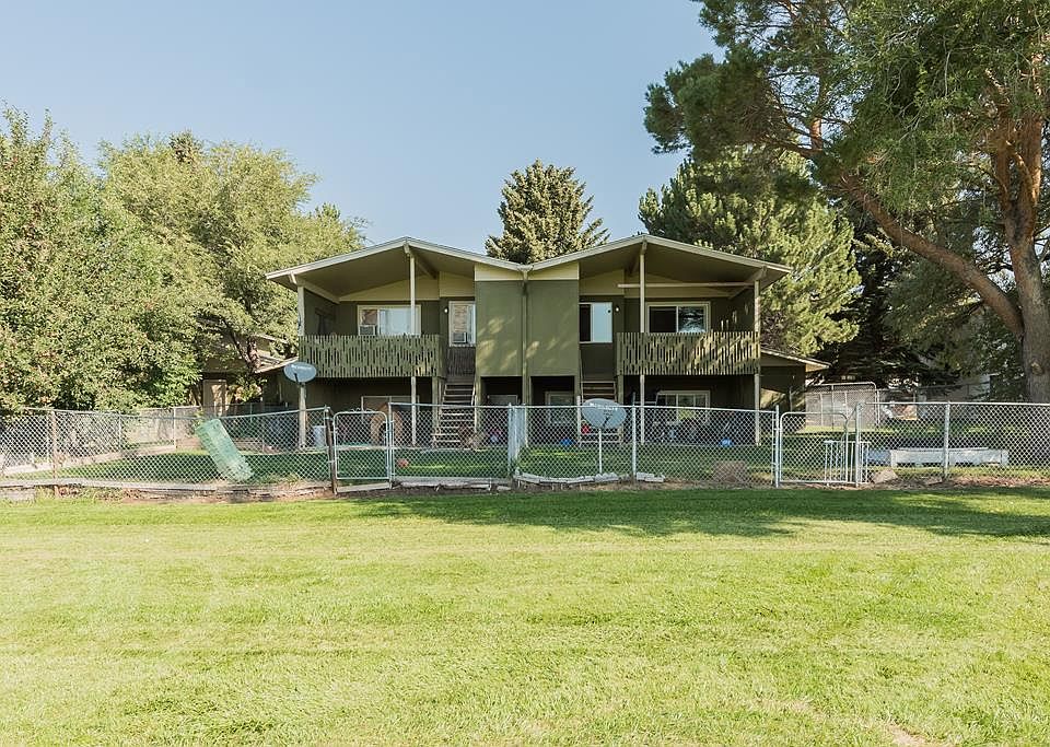 1st image of 830 Whittier Cir