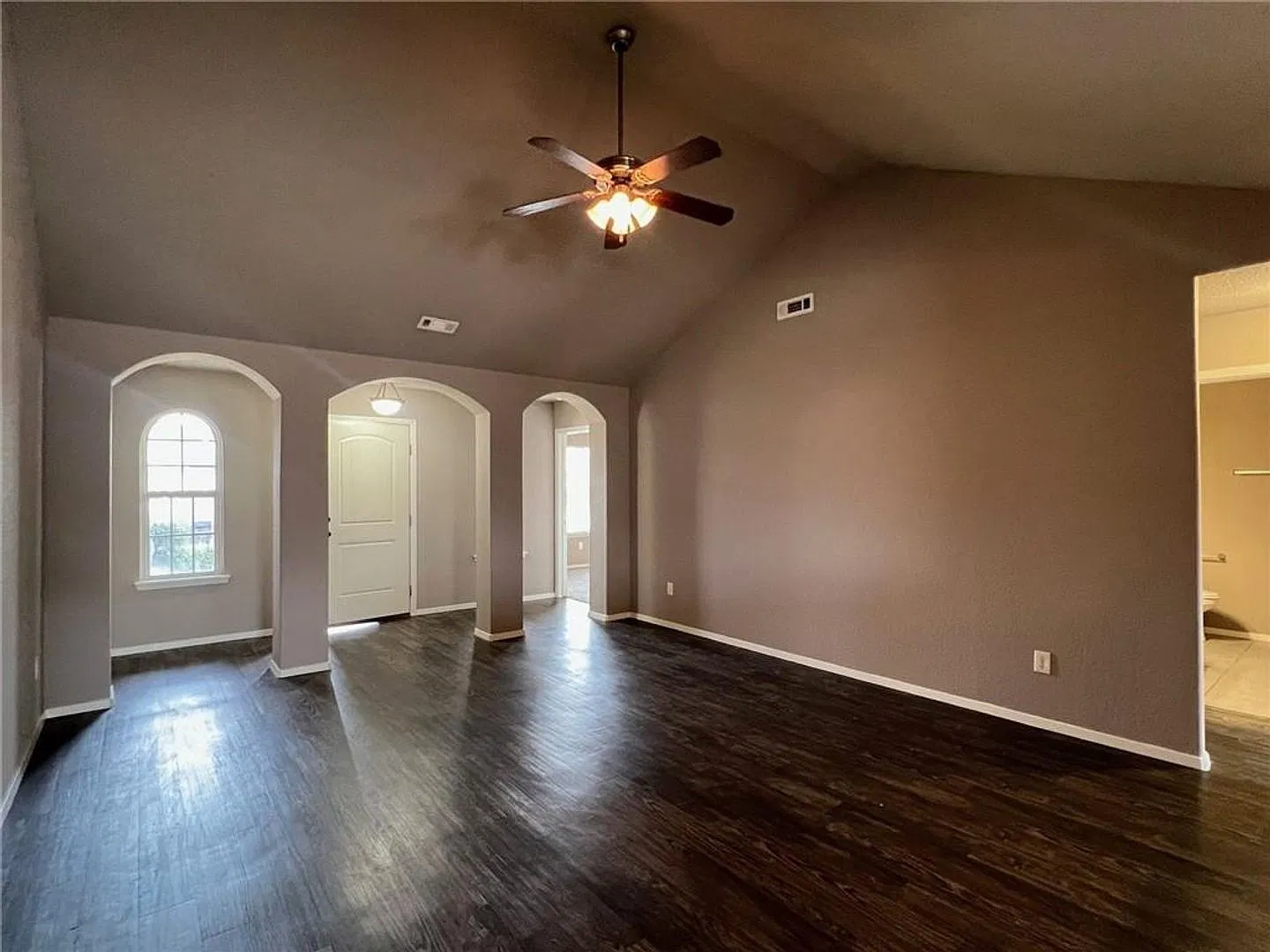 Nice 4 bedroom 2 bath home in SE Fayetteville — Photo 4
