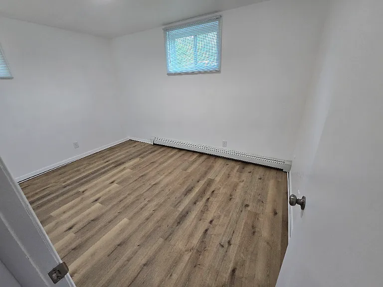 704 E 14th St #6 — Photo 3