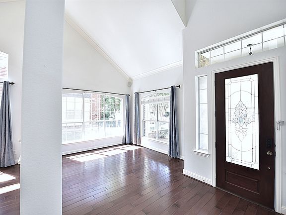 4th image of 1125 Waterford Way