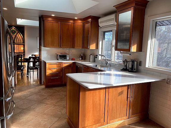 4th image of 90 Seelbach Ln