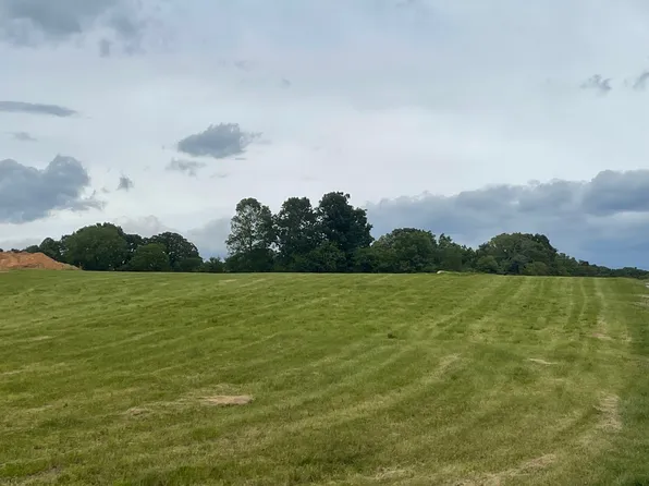 1158 Maxwell Branch Rd, Cottontown, TN 37048