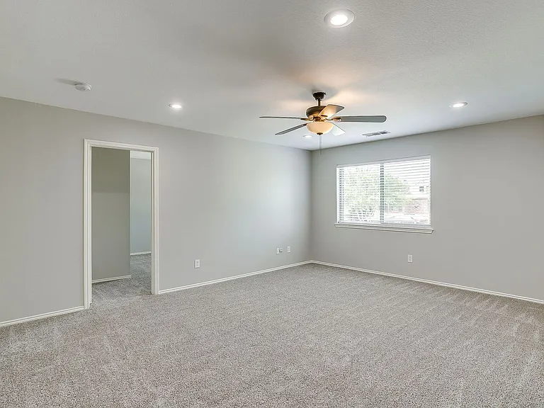 2875 Grandview Dr — Photo 12