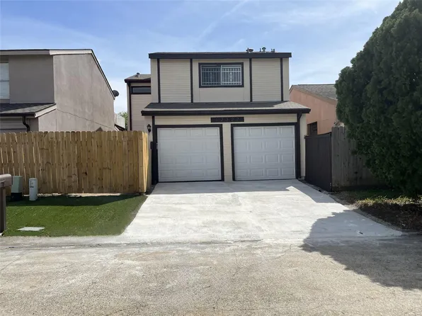 12327 Crest Lake Dr, Houston, TX 77072