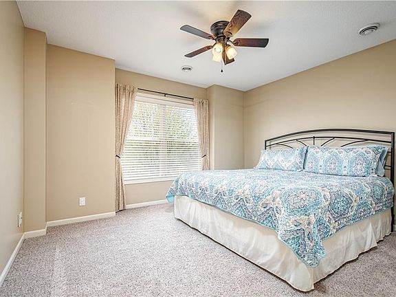 5th image of 2307 SE Horseshoe Dr