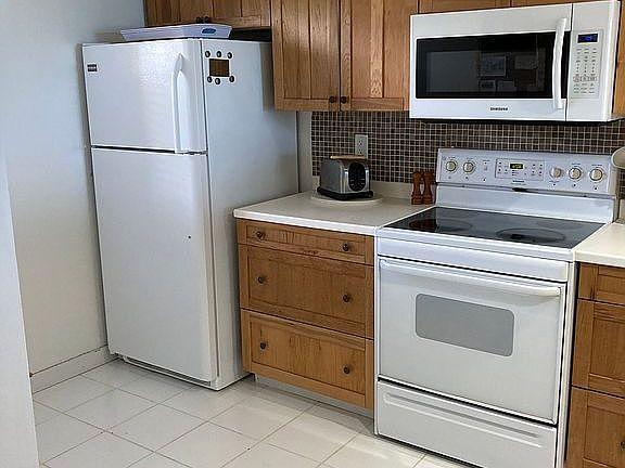 3rd image of 7430 S Ocean Dr APT 221