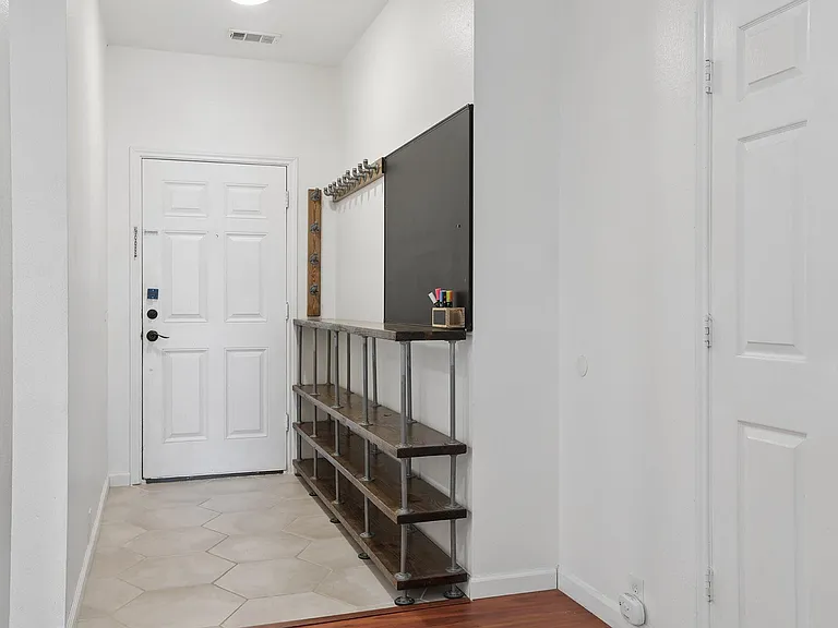 14621 Lantern Dr — Photo 5