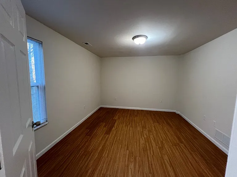 3 Bedroom 2 bath 2 car garage house — Photo 21