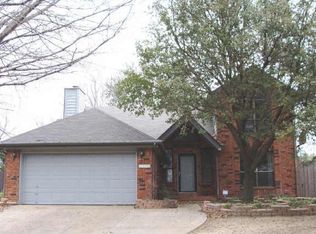 2406 Warrington Dr, Grand Prairie, TX 75052