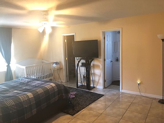 4th image of 4487 White Oak Cir