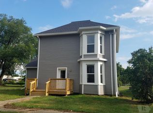 715 Isett Ave, Wapello, IA 52653
