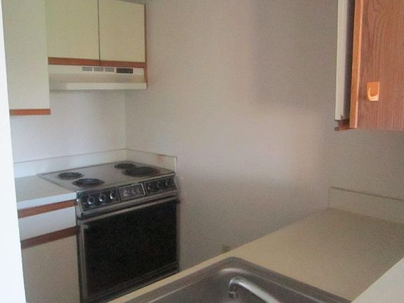 4th image of 1600 Park Cir APT 1212