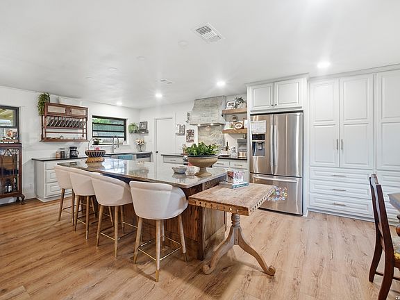 4th image of 1299 CIBOLO TRL