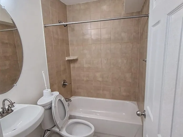 2032 Jefferson St #1 — Photo 17
