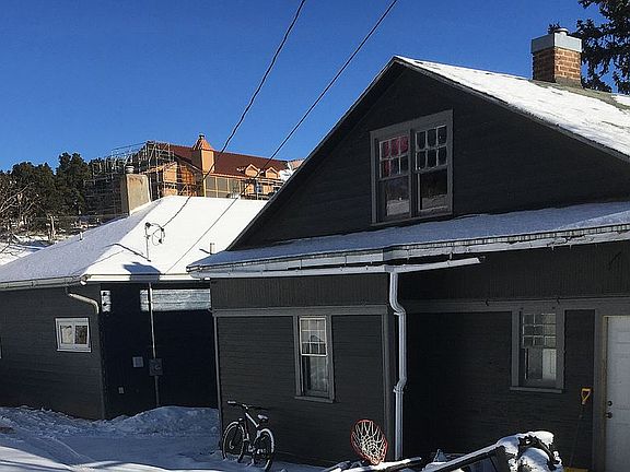 2 Neighbors & Resort