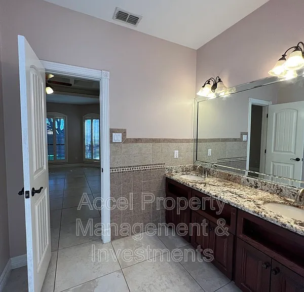 3911 Inez St — Photo 23