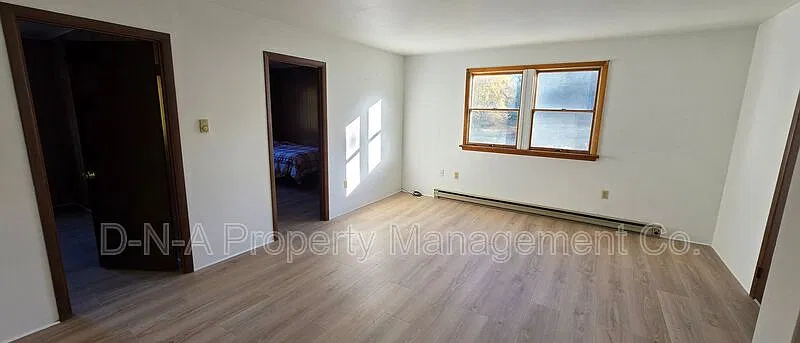 2 bed, 1.0 bath, $1,400 — Photo 3