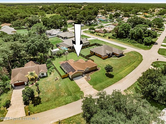 2nd image of 606 Seven Gables Cir SE