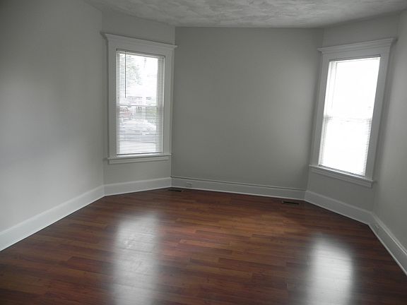 2nd image of 21 Edlie Ave Unit 1