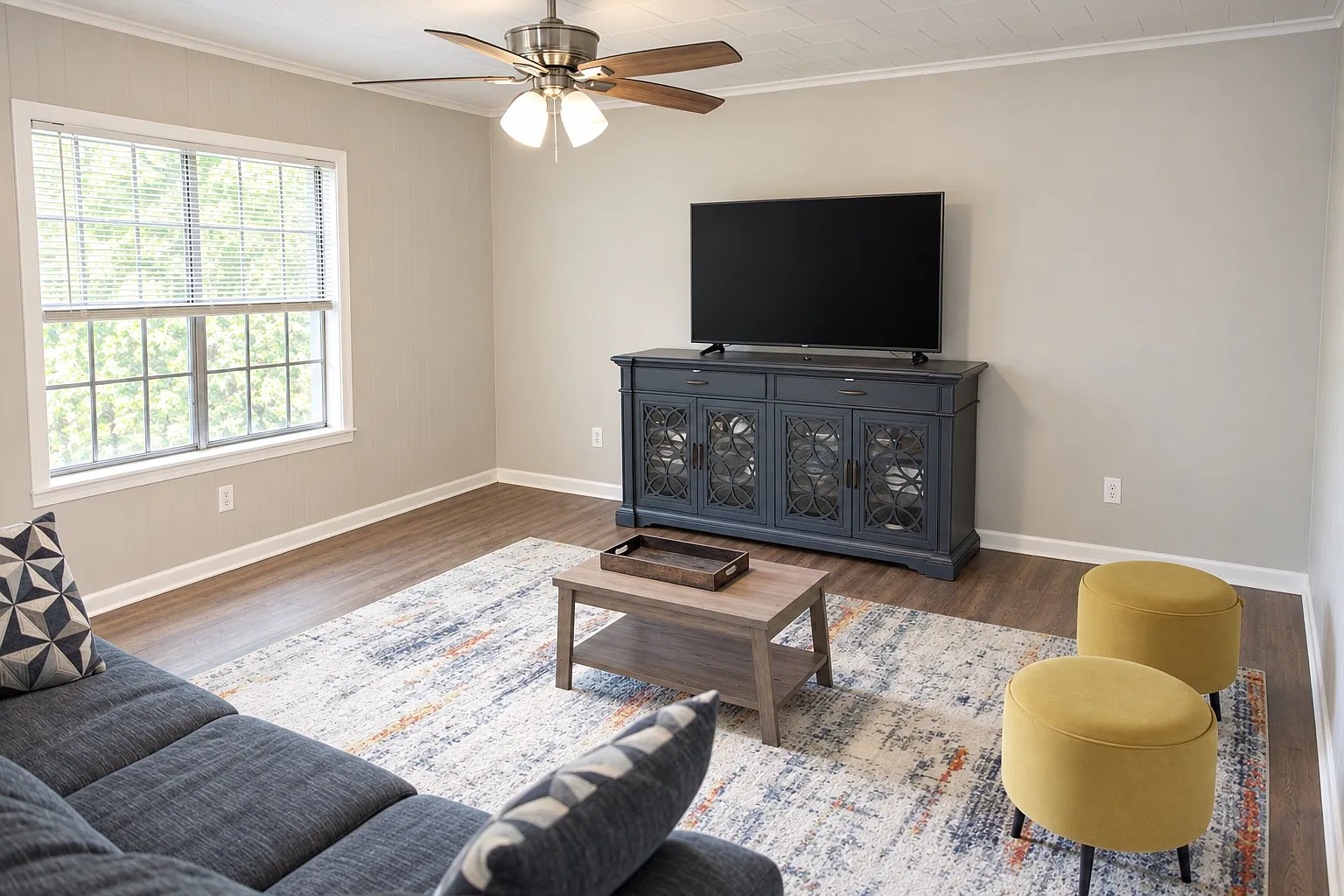 2 bed, 1100 sqft, $1,600 — Photo 1
