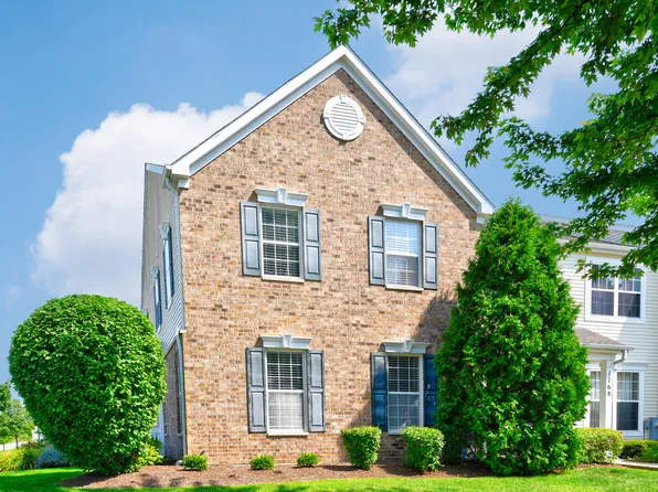 1774 Sebastian Rd, Woodstock, IL 60098