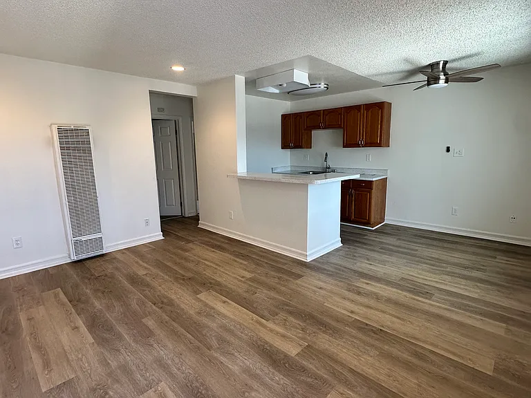 Courtyard Square Apartments — Photo 27