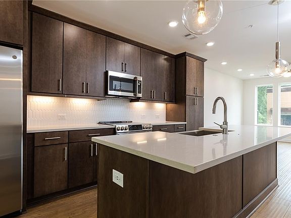 5th image of 379 Pratt Dr SE Unit 403